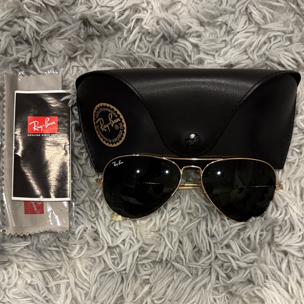 Ray-Ban Gold Aviator Sunglasses with Black Case